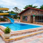 Império Romano Caldas Novas com piscinas 24h e um dia de diversão no Parque diRoma